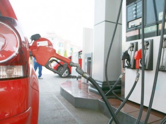 Petrom a scumpit benzina şi motorina